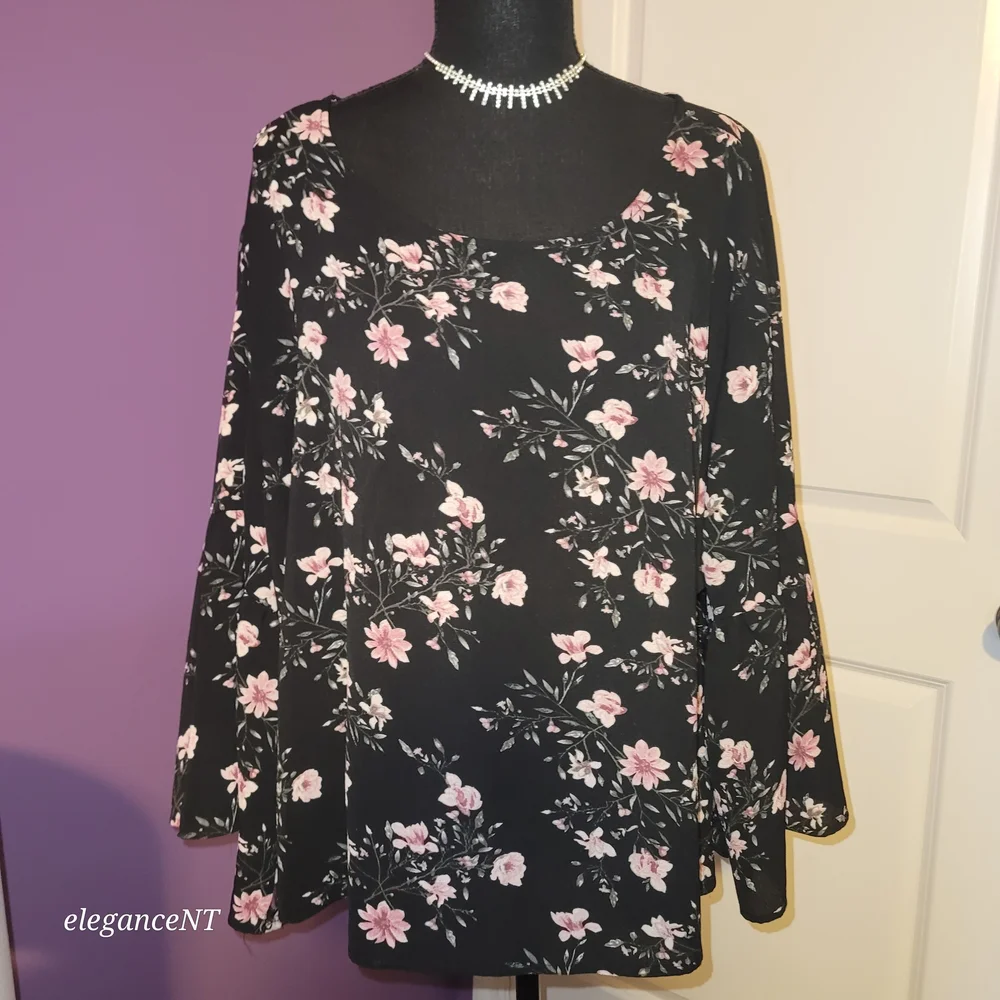 Rue+ Black And Pink Floral Top With Bell Sleeve Sz: 3X - Picture 2 of 8